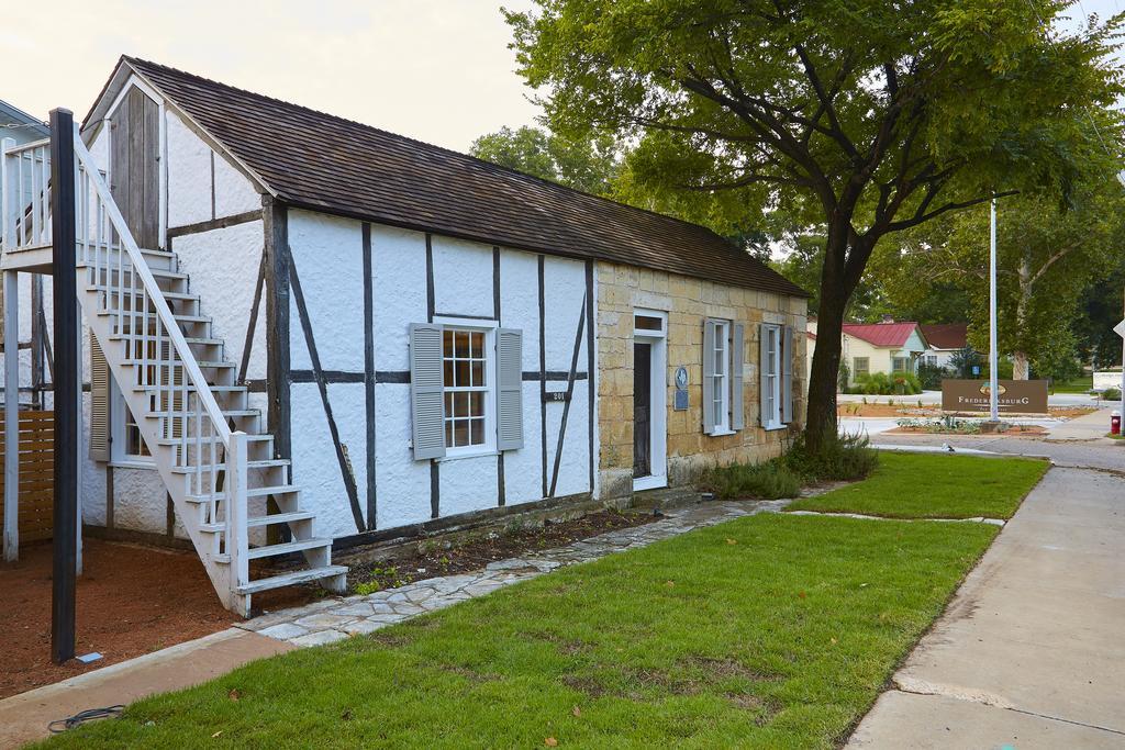 Fredericksburg Inn And Suites Exteriér fotografie