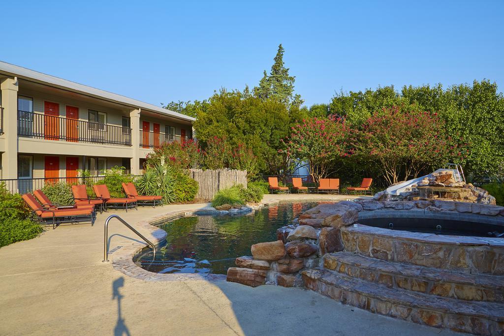 Fredericksburg Inn And Suites Exteriér fotografie